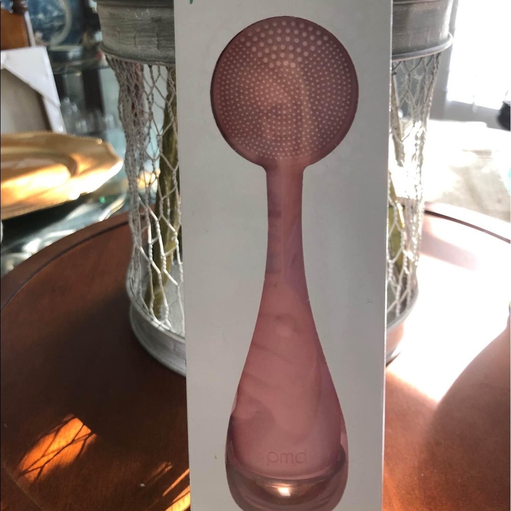 Pmd facial brush
